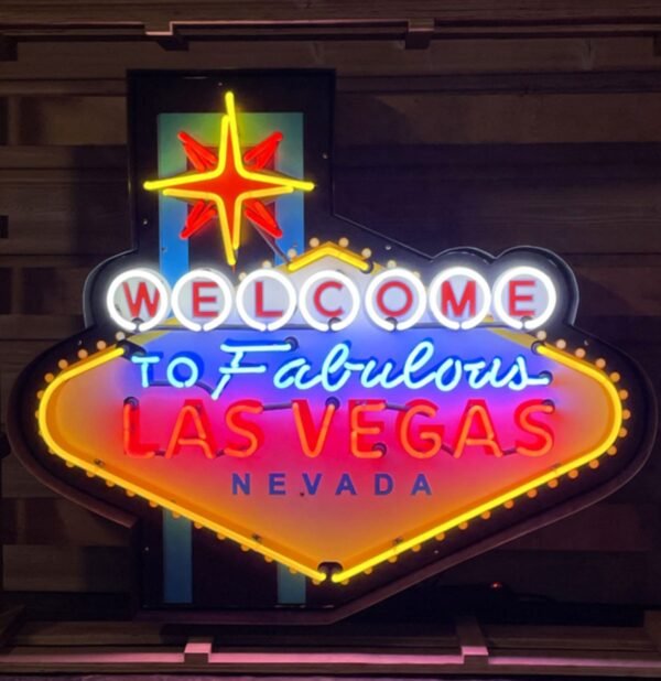 Welcome To Las Vegas Neon Met Achterplaat In Metalen Omlijsting 103 x 88 cm